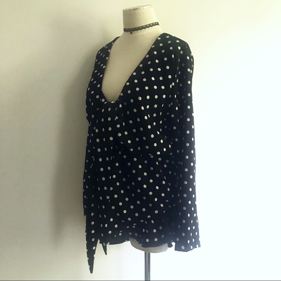Deep plunging neckline ruffle dots ruffle romper - Picture 2 of 5